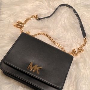 Michael kors large chain shoulder leather in black